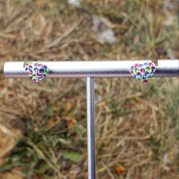 70. Mini Heart Studs - 2 pairs of heart earrings - Picture 3 of 7